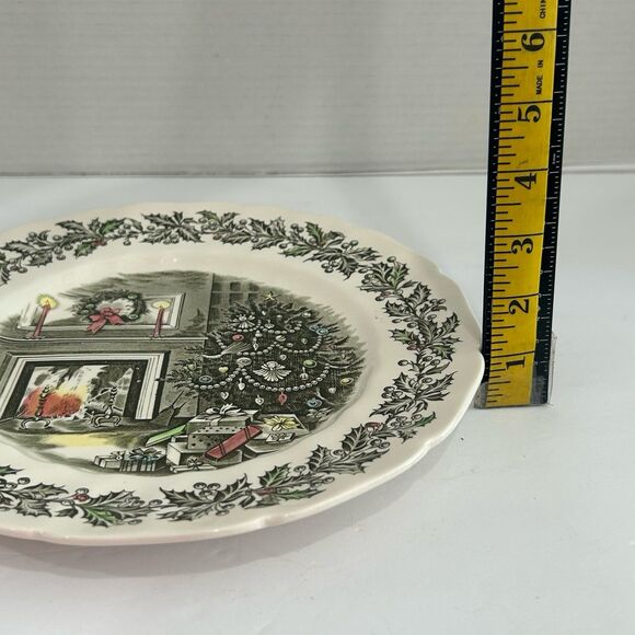 Johnson Bros Merry Xmas Dinner Plate Hand Engraved Pattern Excellent Condition - Picture 4 of 7